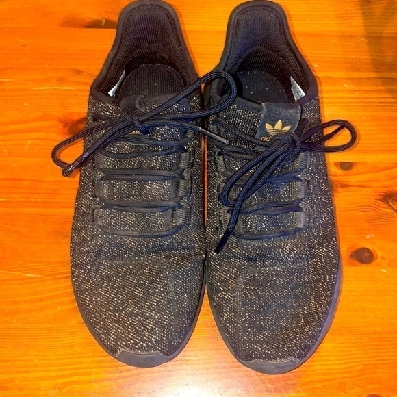 Adidas black and gold sneakers men’s size 6 - Picture 1 of 5